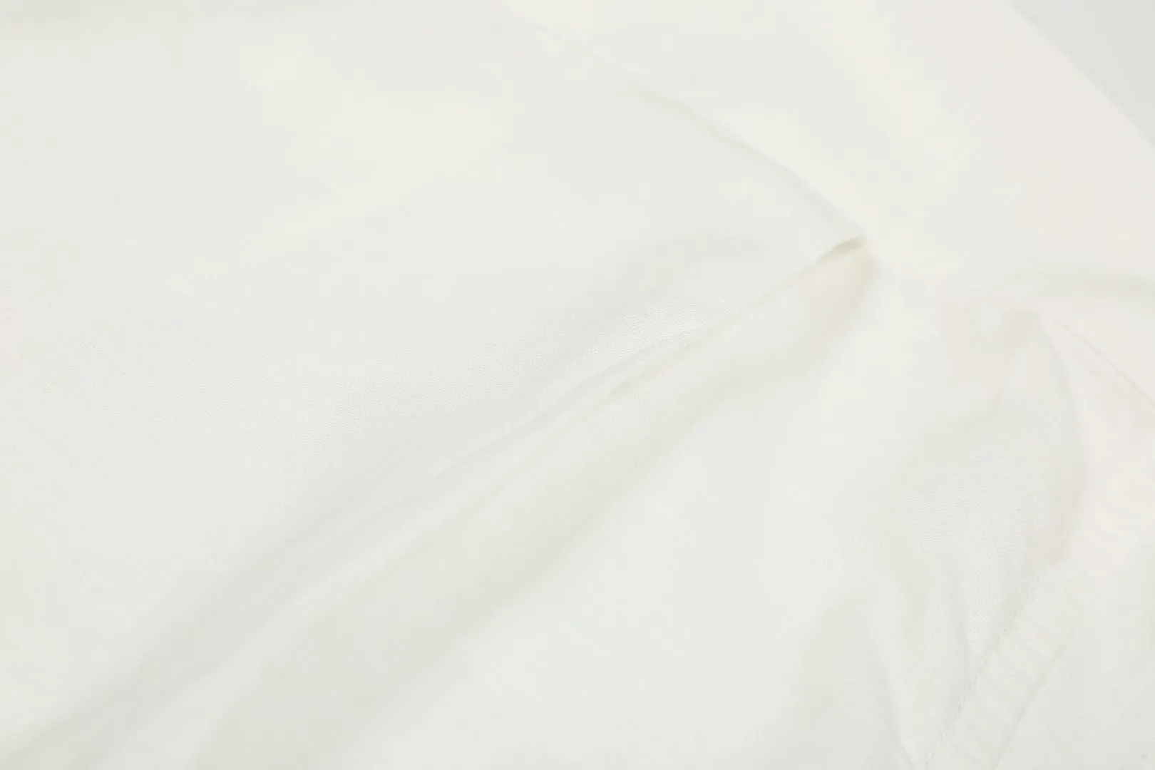 P230 White background picture [High-end quality] Style number: 25055# Color: Navy blue/off-white/ice blue/light pink/chicken yellow/khaki Size: S to XL - Ralph Lauren/Ralph Lauren 25SS Summer popular high-quality old money style Cuban collar pocket style short-sleeved linen couple shirt - originality restoration 95% cotton blended bamboo linen pre-car wash treatment tight and soft texture ✅ - 100% restored workmanship Complete professional shirt with embedded clips in bifurcated sleeves, top button earrings ✅ - Custom dyed original pearlescent white buttons with different sizes ✅ - Special shaped chiffon foil inside the collar door tube, which is not easy to deform and pull ✅ - Ralph Lauren/linen pocket style short-sleeved shirt. It is different from the classic style and has a niche style. It perfectly combines comfort and high-end. An indispensable piece in summer. It is both cool and textured. It is the king of ins style with every snap. It can be used for commuting and vacationing. There’s no pressure to switch between different styles, and the classics never go out of style.